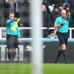 Collina Sambut Positif Ujicoba Teknologi Video untuk Bantu Wasit