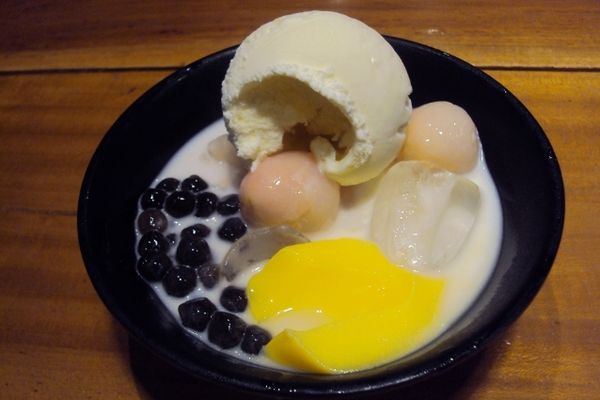 Sedapnya Mie Instan Sambal Matah dan Es Leci Maniac di Warunk Upnormal