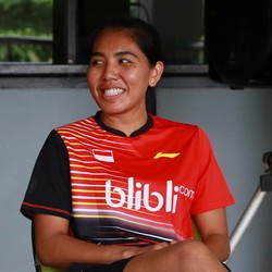 Nitya Krishinda, Tukang Gebuk yang Hobi Membaca