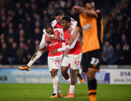 Giroud-Walcott Loloskan Arsenal ke Perempatfinal