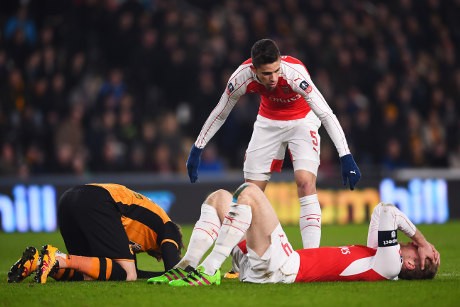 Arsenal Menang Telak, Mertesacker, Gabriel, dan Ramsey Cedera