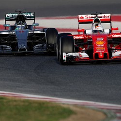 Ecclestone Harapkan Ferrari dan Red Bull Bisa Saingi Mercedes