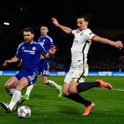 Hiddink Sebut Chelsea Membiarkan PSG Mendominasi