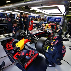 Menghitung Mahalnya Biaya Balapan F1