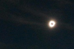 Menjadi Saksi Keajaiban Alam Bernama Gerhana Matahari Total