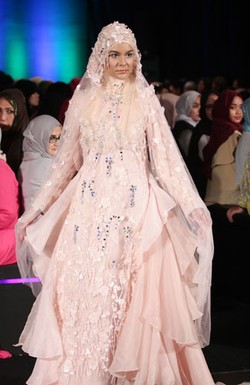 Oki Setiana Dewi Hingga Umi Pipik Pamerkan Busana Syari di IFW 2016