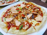 Bagaimana Rasa Pizza Bertopping Tom Yum dan Sate Ayam?