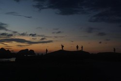 Keseruan Laskar Gerhana di Pantai Tanjung Tinggi, Belitung
