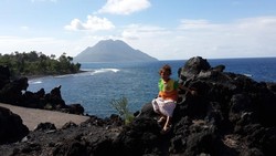 Batu Angus dan Nyanyian Anak Ternate
