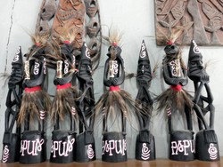 Kaokanao, Pilihan Tempat Belanja Suvenir Lengkap di Sorong