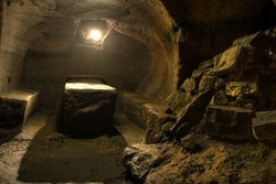 Gua Tersembunyi di Skotlandia yang Konon Jadi Markas Sekte Rahasia