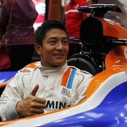 Mau Lihat Mobil Balapan Rio Haryanto? Ini Penampakan Replikanya