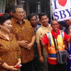 Bertemu Suporter, SBY Minta Jokowi Batalkan Pembekuan PSSI
