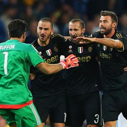 Guardiola Iri Melihat Tangguhnya Lini Belakang Juventus