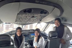Keren! Trio Pilot Wanita Brunei Catat Sejarah Terbangkan Pesawat ke Arab Saudi
