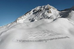 Keren! Ada Logo Game Of Thrones Raksasa di Salju Pegunungan Alpen