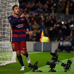 Adriano Bertahan di Barca sampai 2017