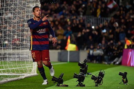 Adriano Bertahan di Barca sampai 2017