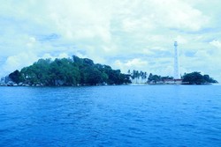 Mampir ke Pulau Lengkuas, Primadonanya Belitung