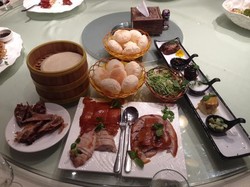 Nikmat Lezat Bebek Peking, Kuliner Wajib Coba Saat ke Beijing