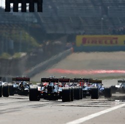 Membandingkan (Olahraga) F1 dengan Sepakbola