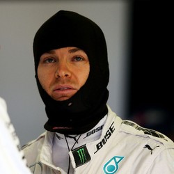 Tak Selesaikan Latihan Kedua, Rosberg Minta Maaf