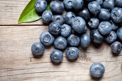 Nutrisi Hebat Si Biru Blueberry Mampu Mencegah Uban hingga Demensia