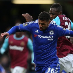 Penalti Chelsea Digugat, Hiddink Bela Keputusan Wasit