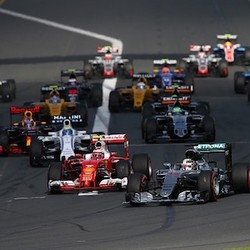 Balapan Dimulai, Kvyat Langsung Out