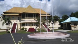 Wisata Sejarah ke Istana Kesultanan Ternate