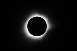 Menyaksikan Fase Gerhana Matahari Total dari Ternate