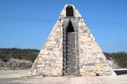 Piramida di Tengah Gurun Meksiko yang Dibuat Untuk Alien