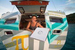 Pizza Phi Sediakan Pizza Hangat Langsung di Atas Kapal Laut