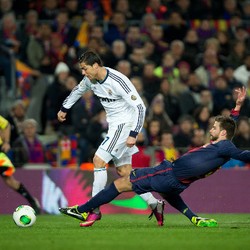 Striker-striker yang Paling Sulitkan Pique: Drogba, Ronaldo, Lewandowski