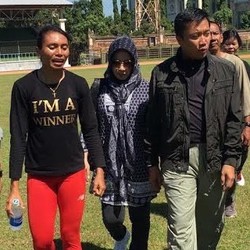 Dikunjungi Menpora, Maria Minta Dibuatkan Trek Sintesis