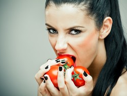 Mengunyah Keras-keras Bisa Bantu Turunkan Berat Badan