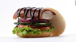 Burger Bebek Peking yang Gurih Lezat Kini Populer di Beijing