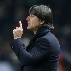 Loew Nilai Inggris Pantas Menang