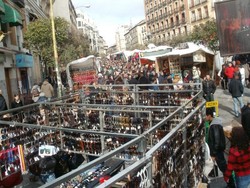 Blusukan di Pasar Loak El Rastro Spanyol, Asyik!
