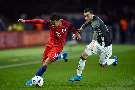 Oezil yang Tak Terlihat di Timnas Jerman
