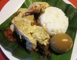 Nikmati Nasi Gudeg Komplet yang Gurih Manis di 5 Tempat Ini