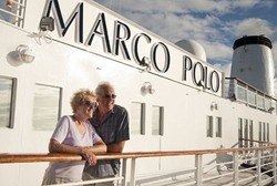 Kejar Suami, Turis Inggris Nekat Berenang Kejar Kapal Pesiar