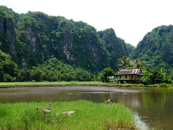 Berbagai Sisi Pegunungan Karst yang Gagah di Sulsel