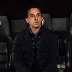 Pendek Umur Neville di Valencia