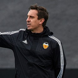 Performa Buruk Valencia Bukan Salah Neville Semata