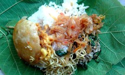 Bukan Nasi Jamblang, Ini Sego Godong Jati Kuliner Khas Pacitan