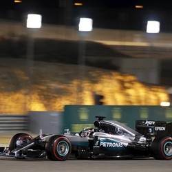 Hamilton Rebut Pole, Rio Start dari Posisi 20