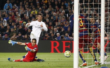 Madrid Kalahkan Barca 2-1 di Camp Nou