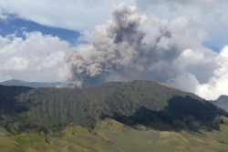 Mengenang Pesona Gunung Bromo Saat Terjadi Erupsi