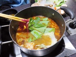 PSY: Slurp! Pedas Segar Steamboat Kuah Tom Yam dan Yakiniku